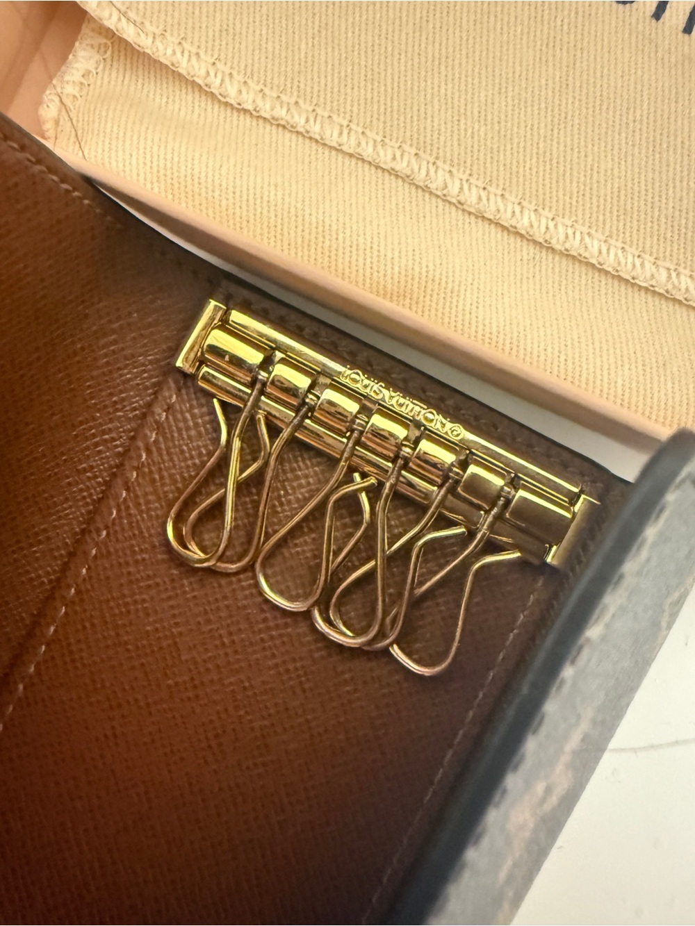 Louis Vuitton Monogram 6 Key Holder - Picture 3 of 3